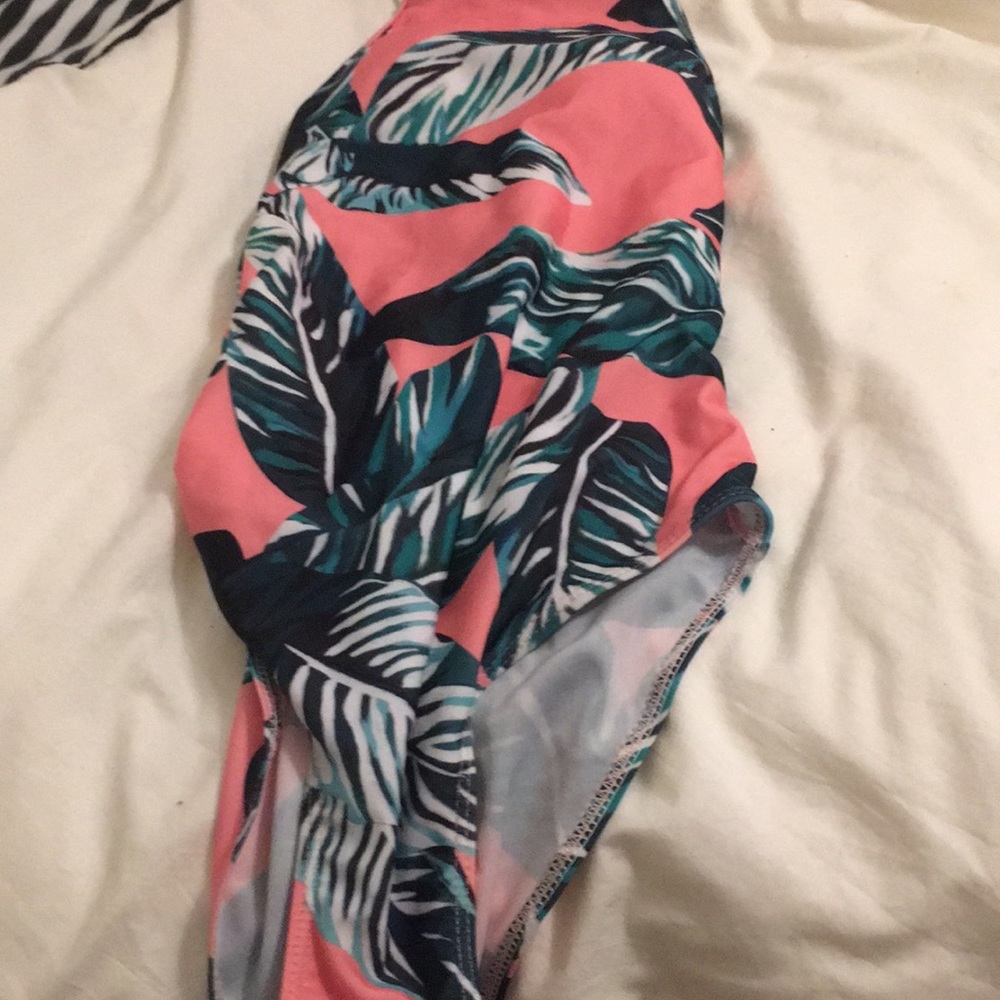 Bathing suit - Picture 2 of 5